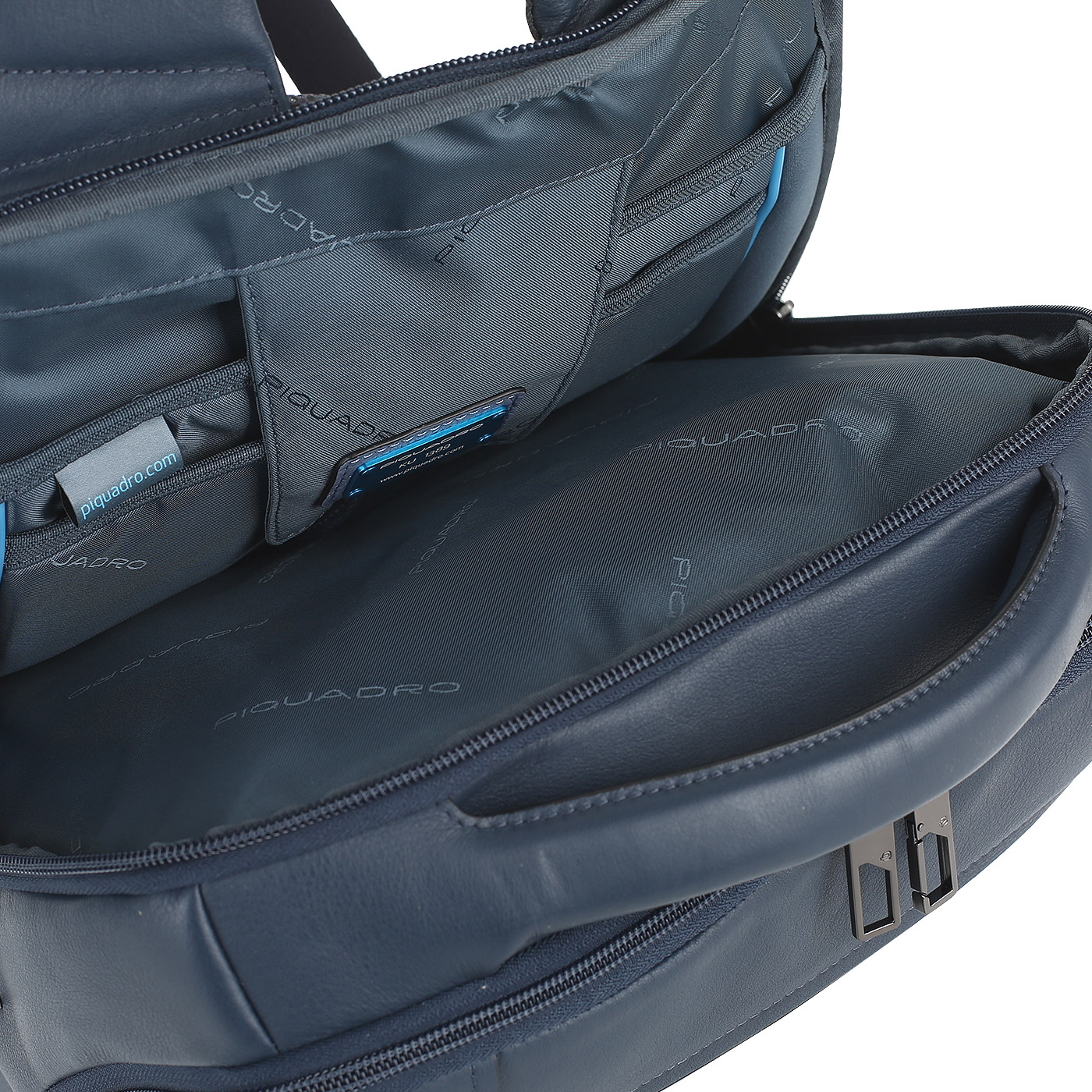 Рюкзак с креплением на ручку чемодана Piquadro Akron