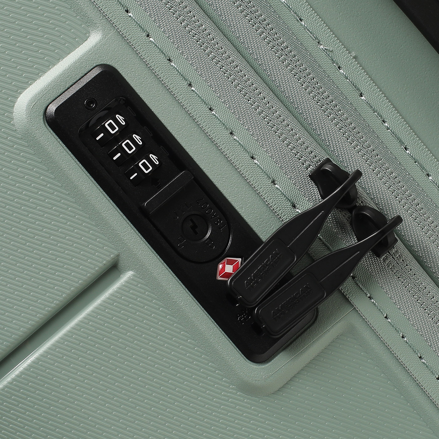 Чемодан на колесах American Tourister Dashpop
