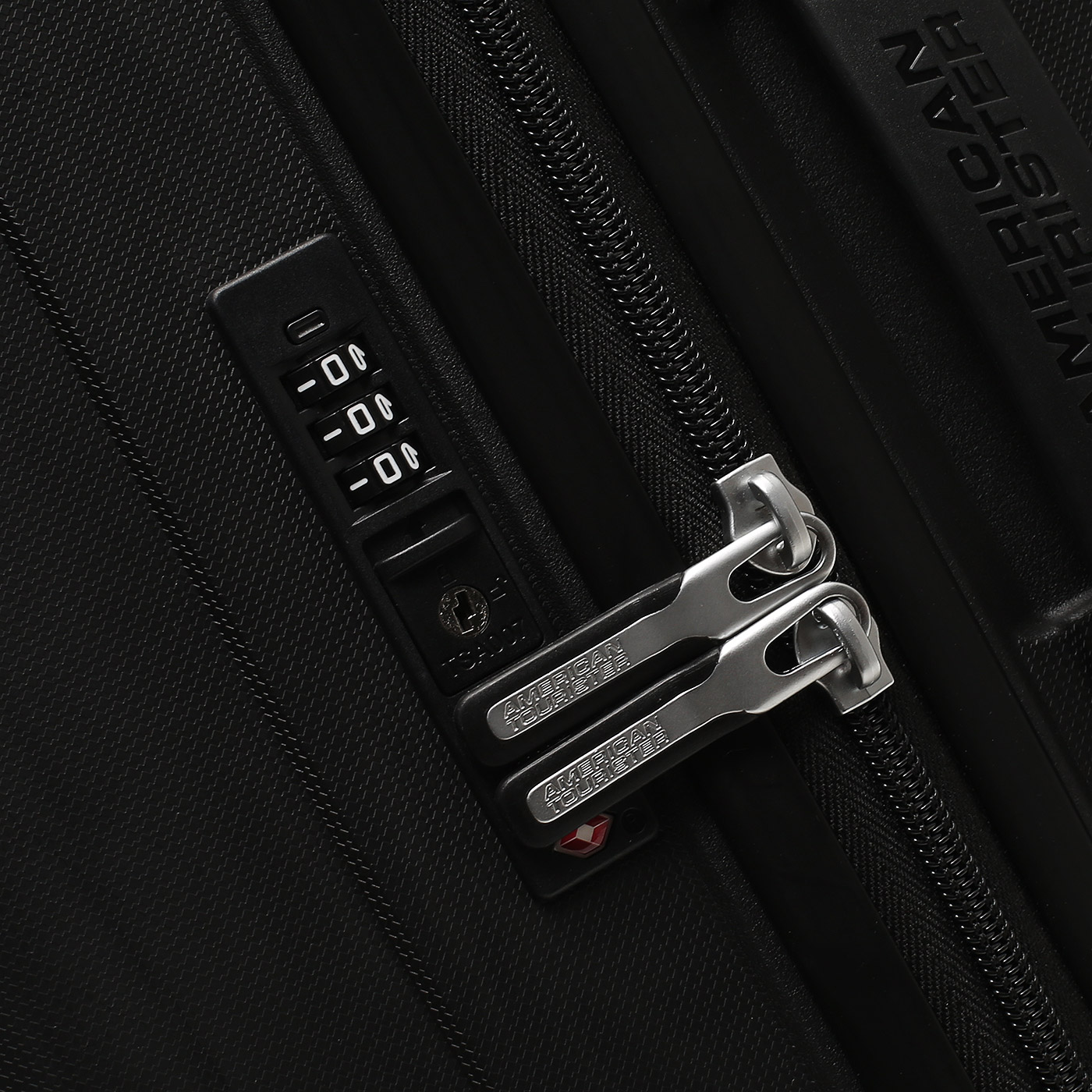 Чемодан большой L из полипропилена American Tourister Rejoy