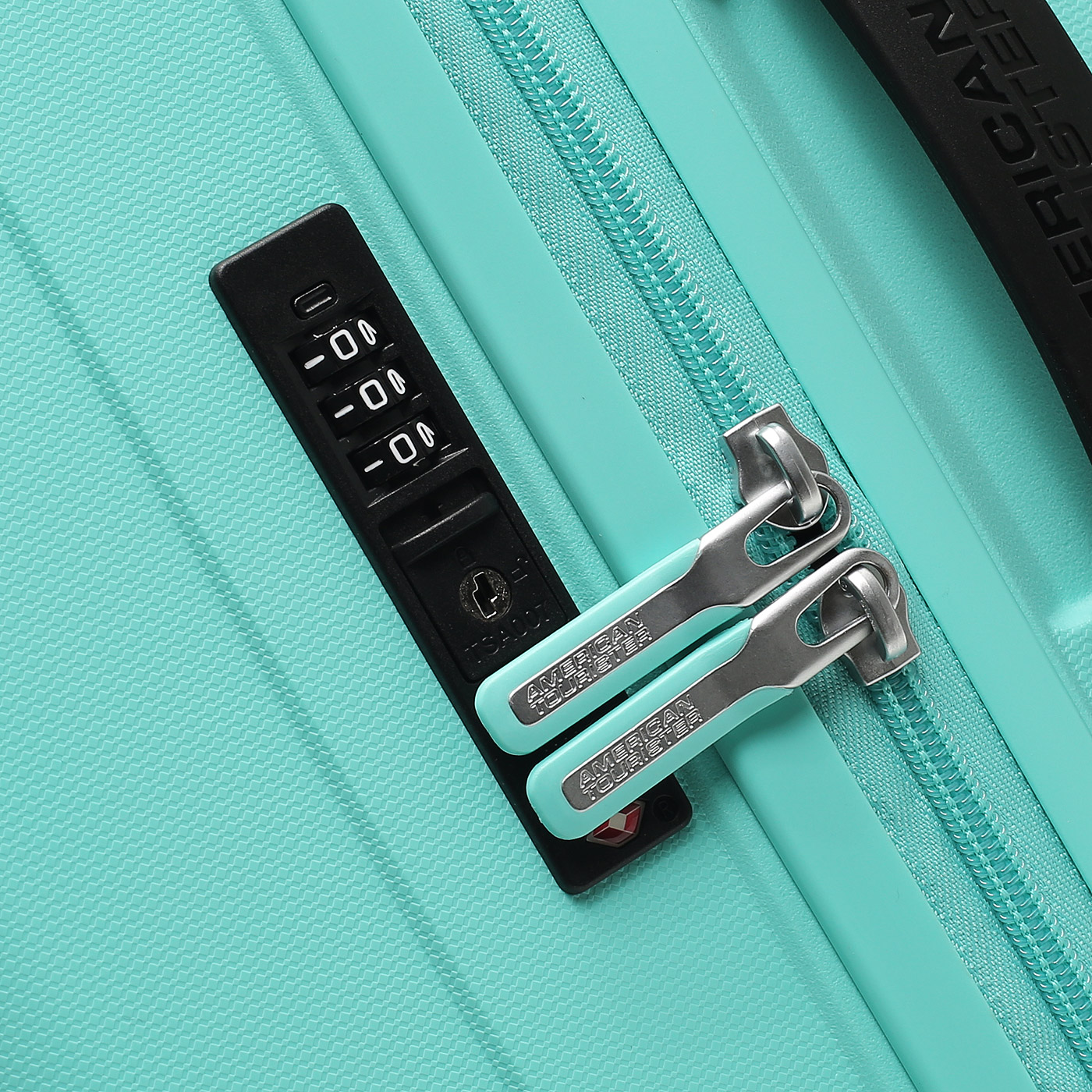 Чемодан на колесах American Tourister Rejoy