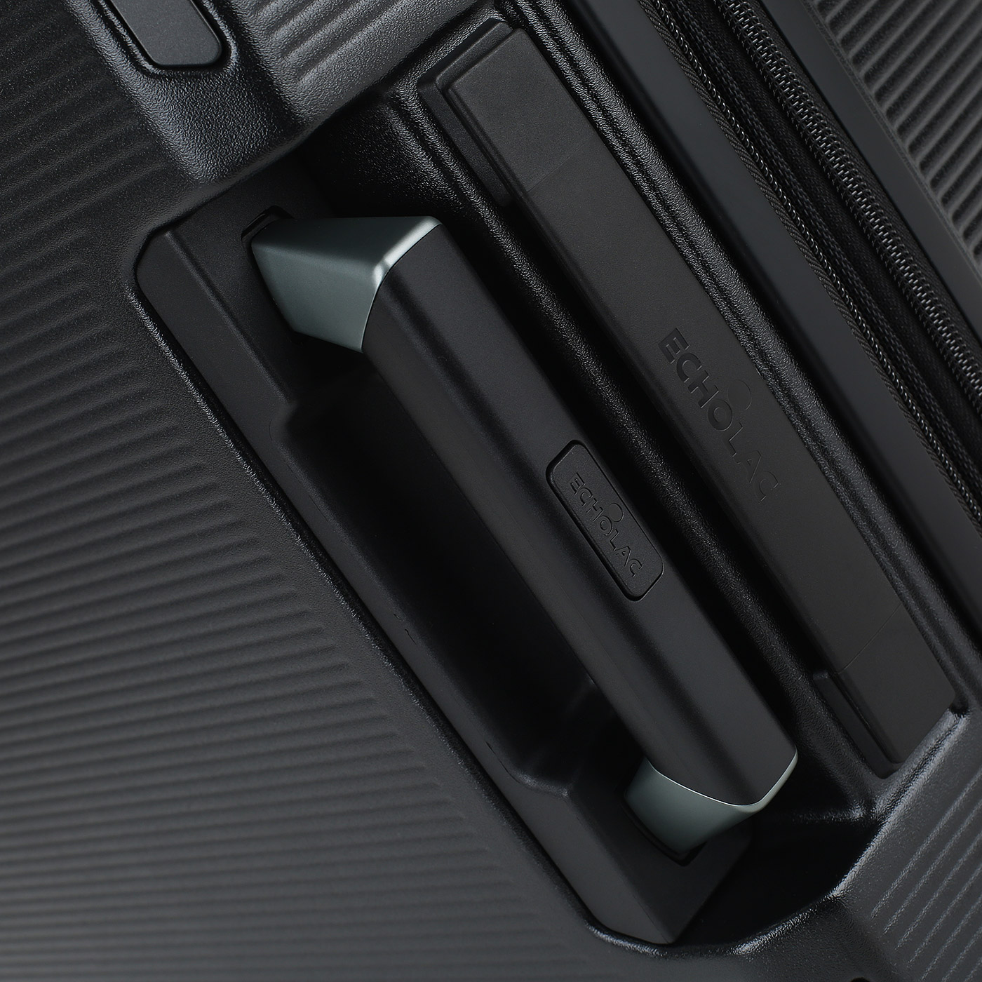 Чемодан маленький S из поликарбоната Echolac Nexus