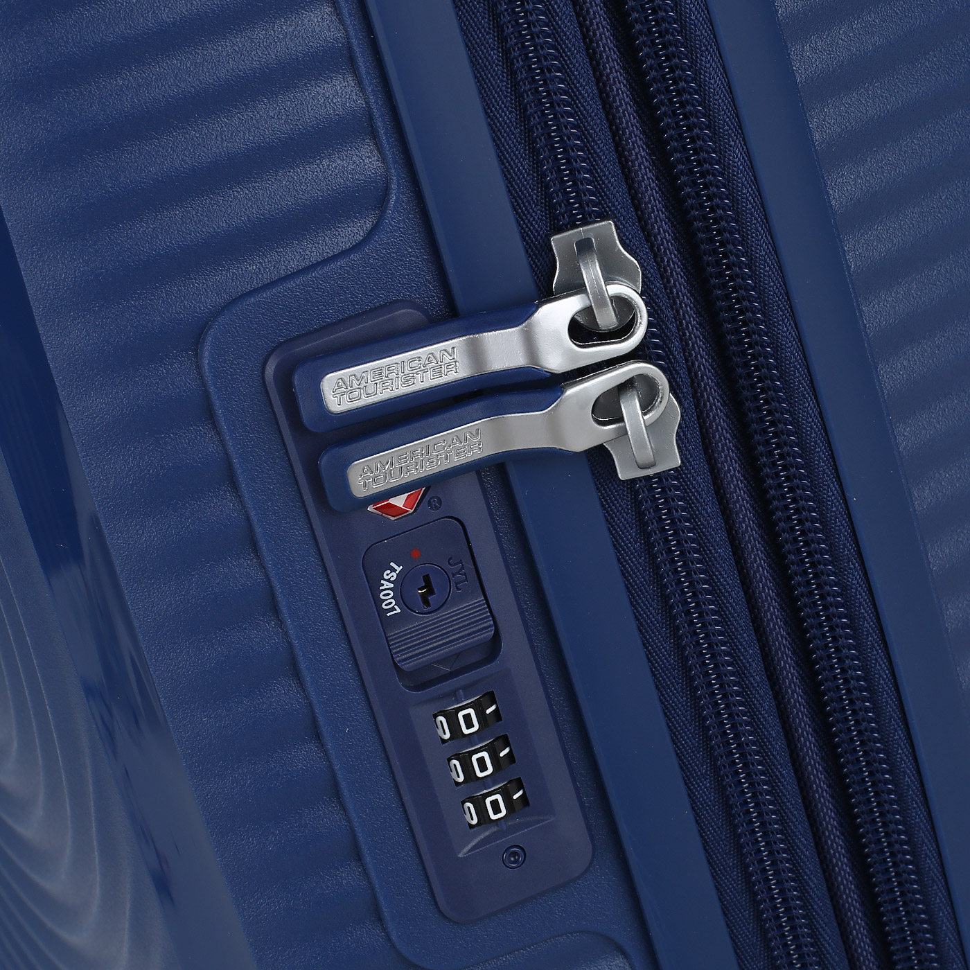 Чемодан для ручной клади из полипропилена с кодовым замком American Tourister Soundbox