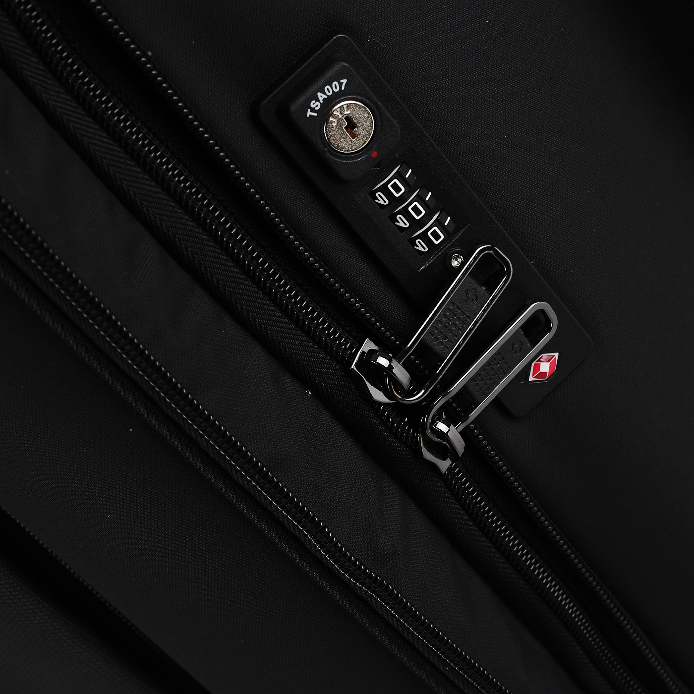 Чемодан маленький S тканевый с кодовым замком Samsonite Airea